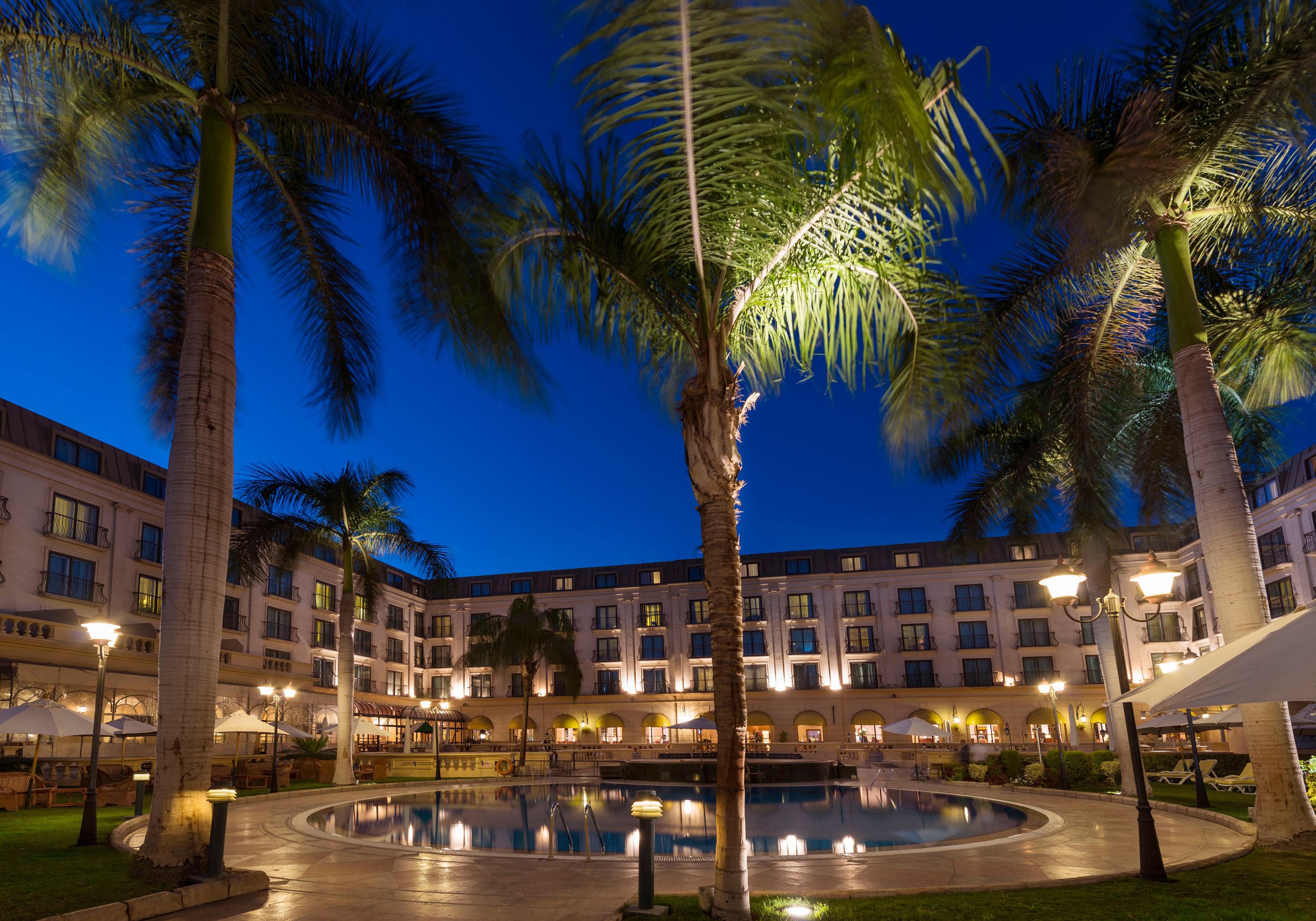 开罗艾尔萨拉姆协和酒店 设施 照片 The hotel at night