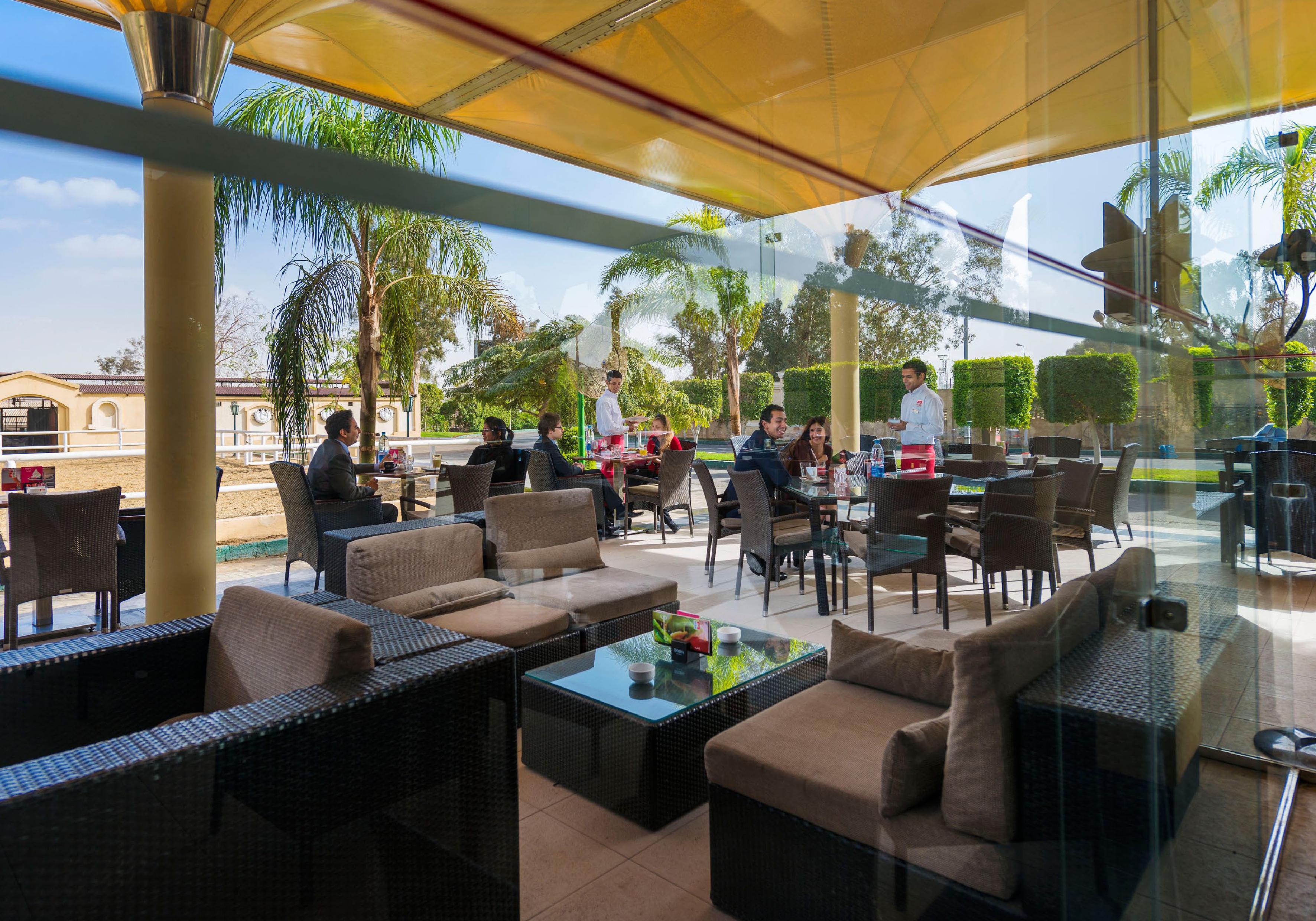 开罗艾尔萨拉姆协和酒店 外观 照片 The lounge at the airport