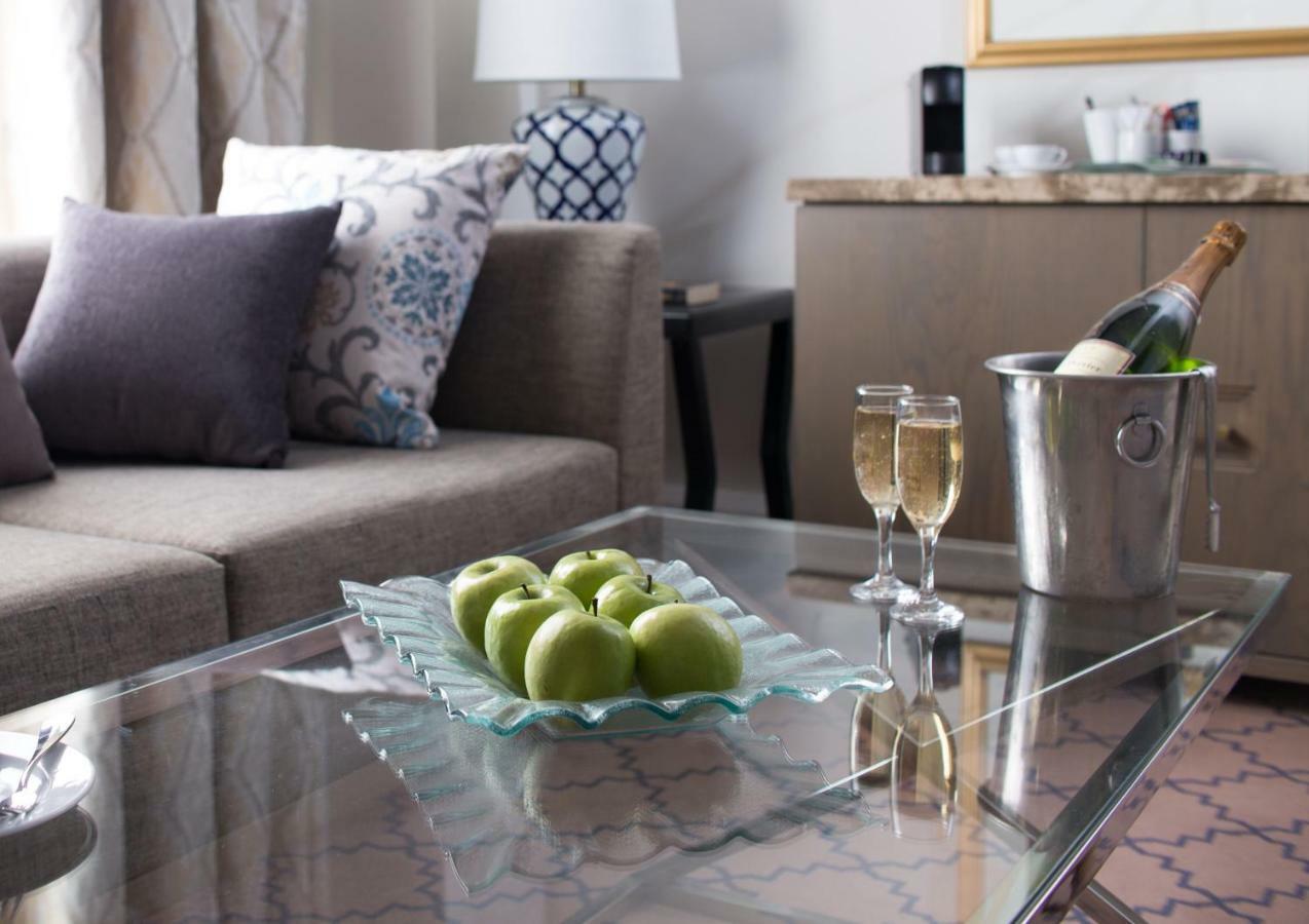 开罗艾尔萨拉姆协和酒店 外观 照片 A living room at the Ritz-Carlton, Boston